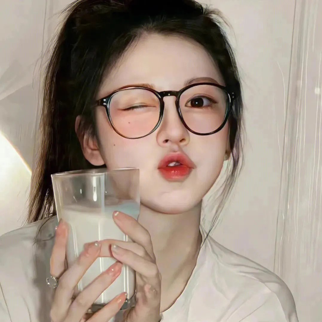 挥著翅膀的女孩